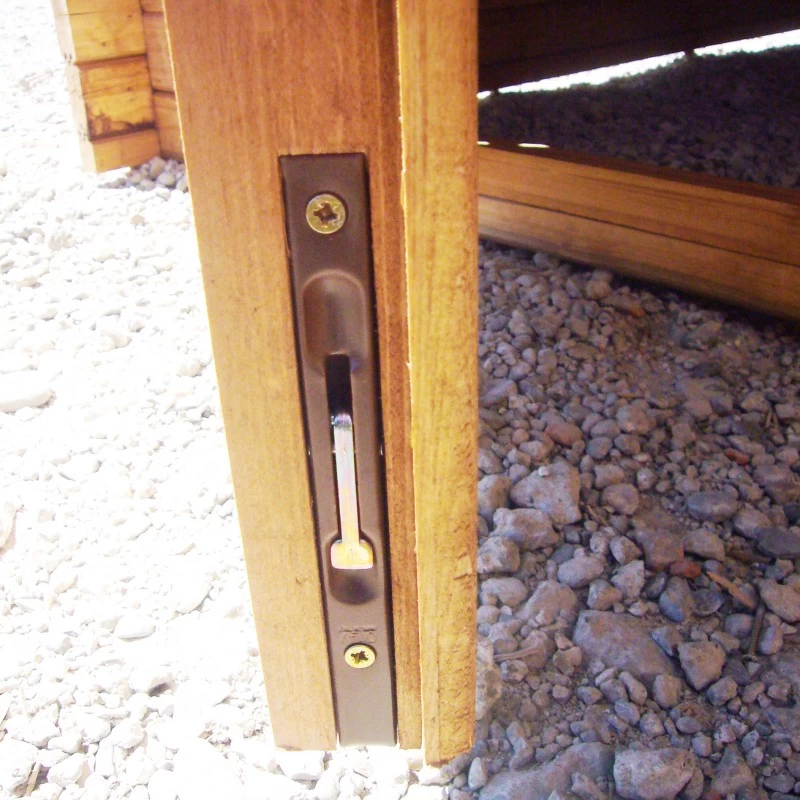 Abri En Bois Massif 9m² PRIMO 28mm Traité Teinté Marron Gardy Shelter 7 Abri En Bois Massif 9m² PRIMO 28mm Traité Teinté Marron Gardy Shelter – Image 5